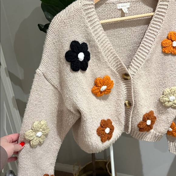 Debut | Embroidered Flower Cardigan - Picture 3 of 8